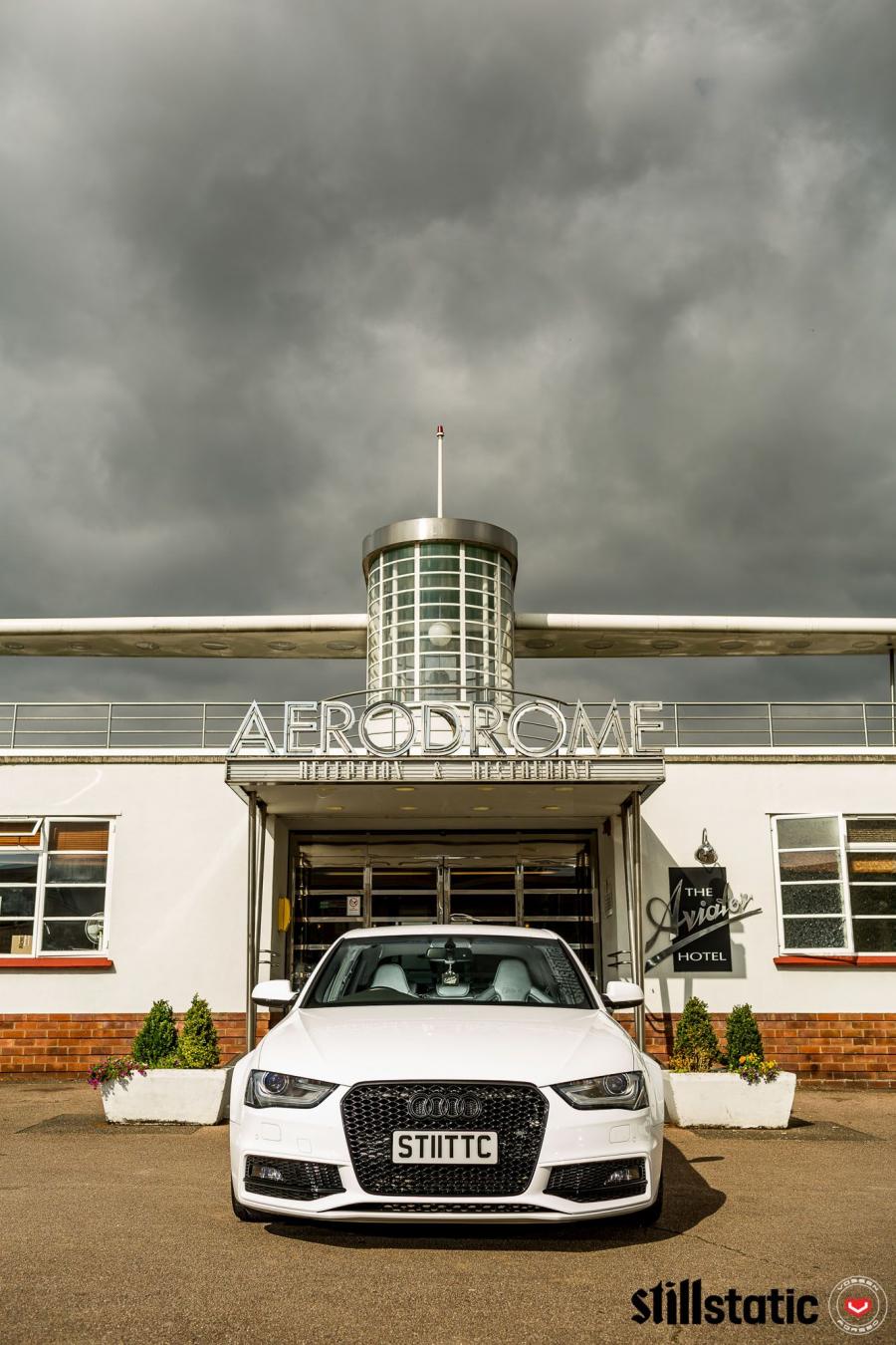  Audi A4 Sedan on Vossen Wheels (LC-105T) 2016 года  (фото 21 из 45)